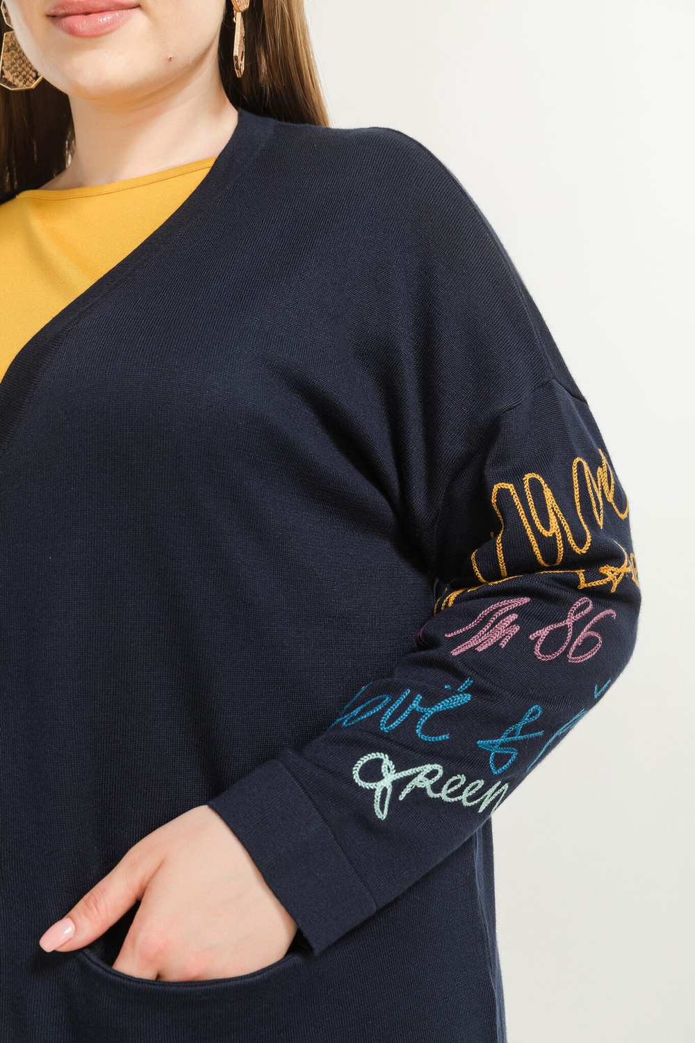 Кардиган Averi из мягкой вискозной пряжи.