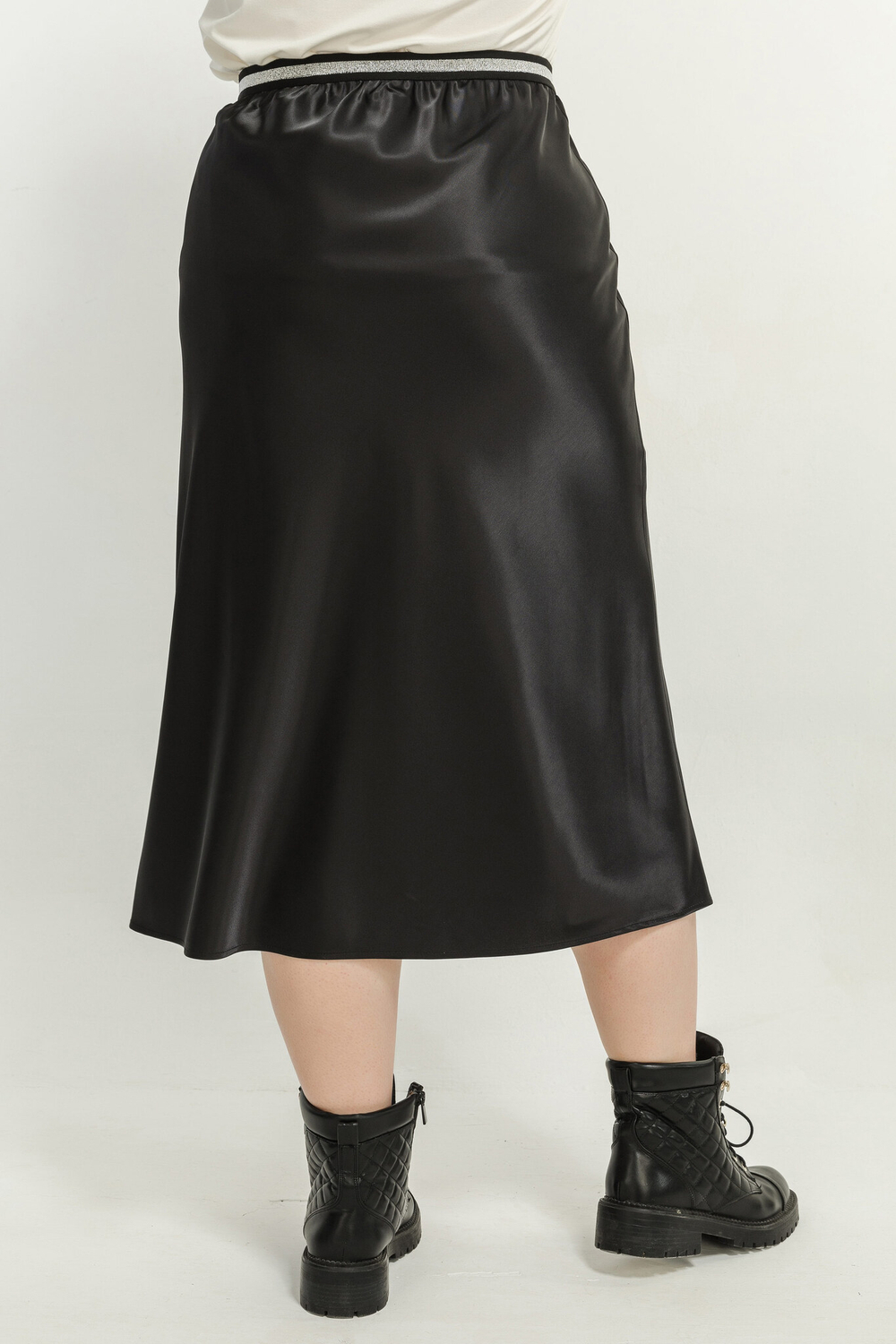 Юбка Averi  из плотного атласа на резинке.