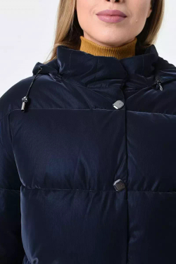 Куртка Maritta. Утепленная куртка прямого силуэта выполнена из мягкой ткани, которая имеет интересную фактуру напоминающую бархат.