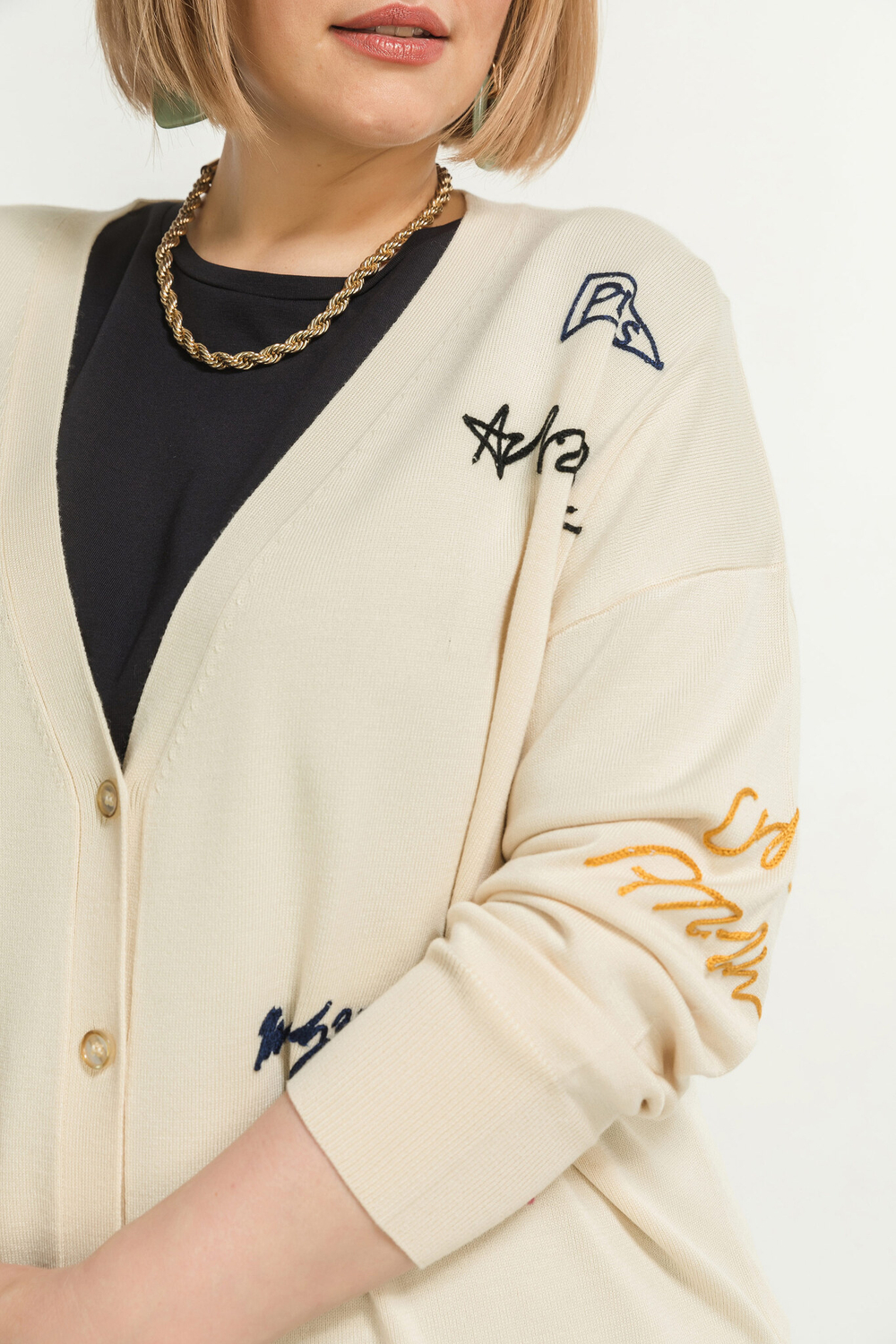 Кардиган Averi из мягкой вискозной пряжи с вышивкой.