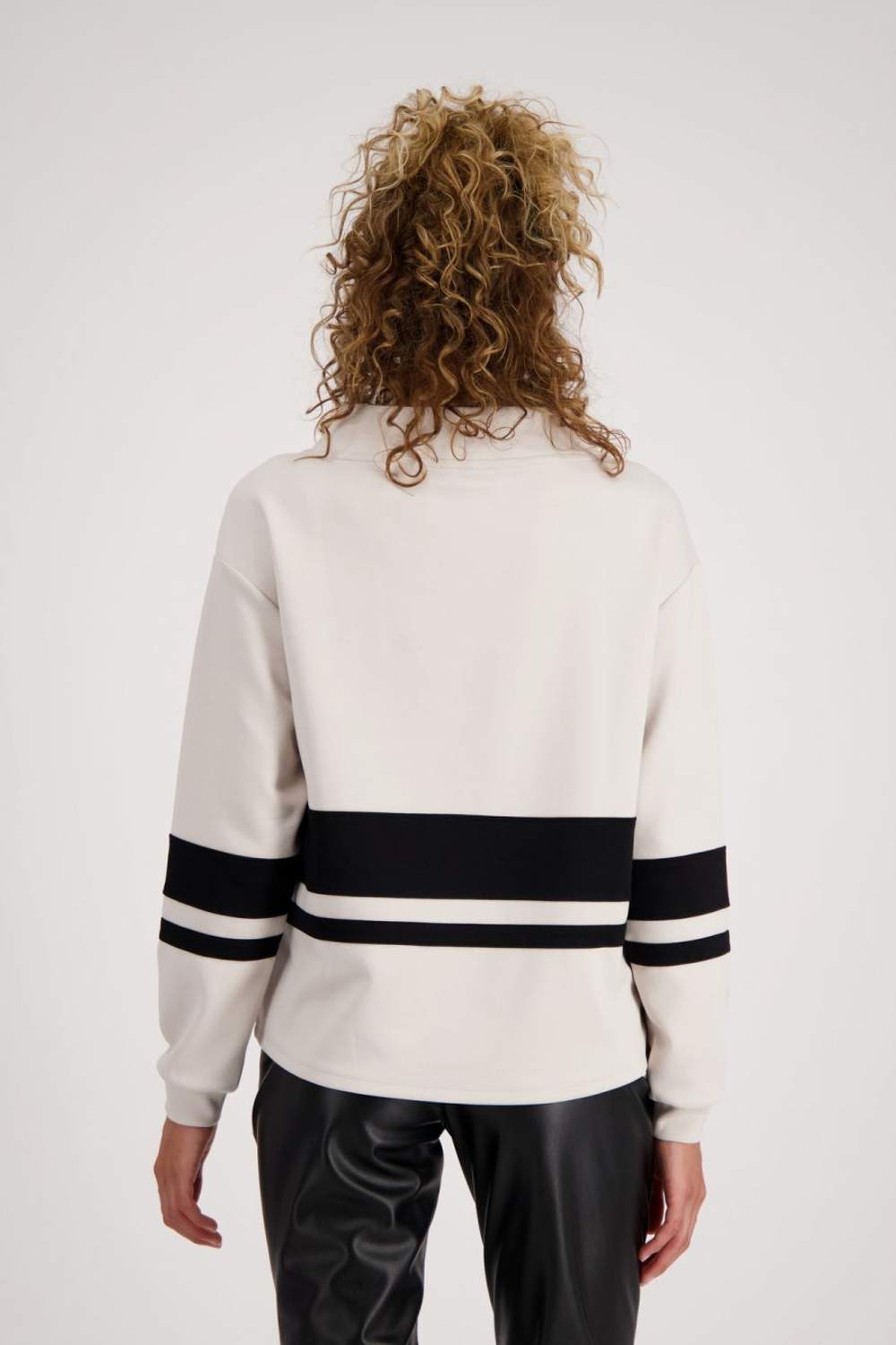 Свитшот Monari сзади