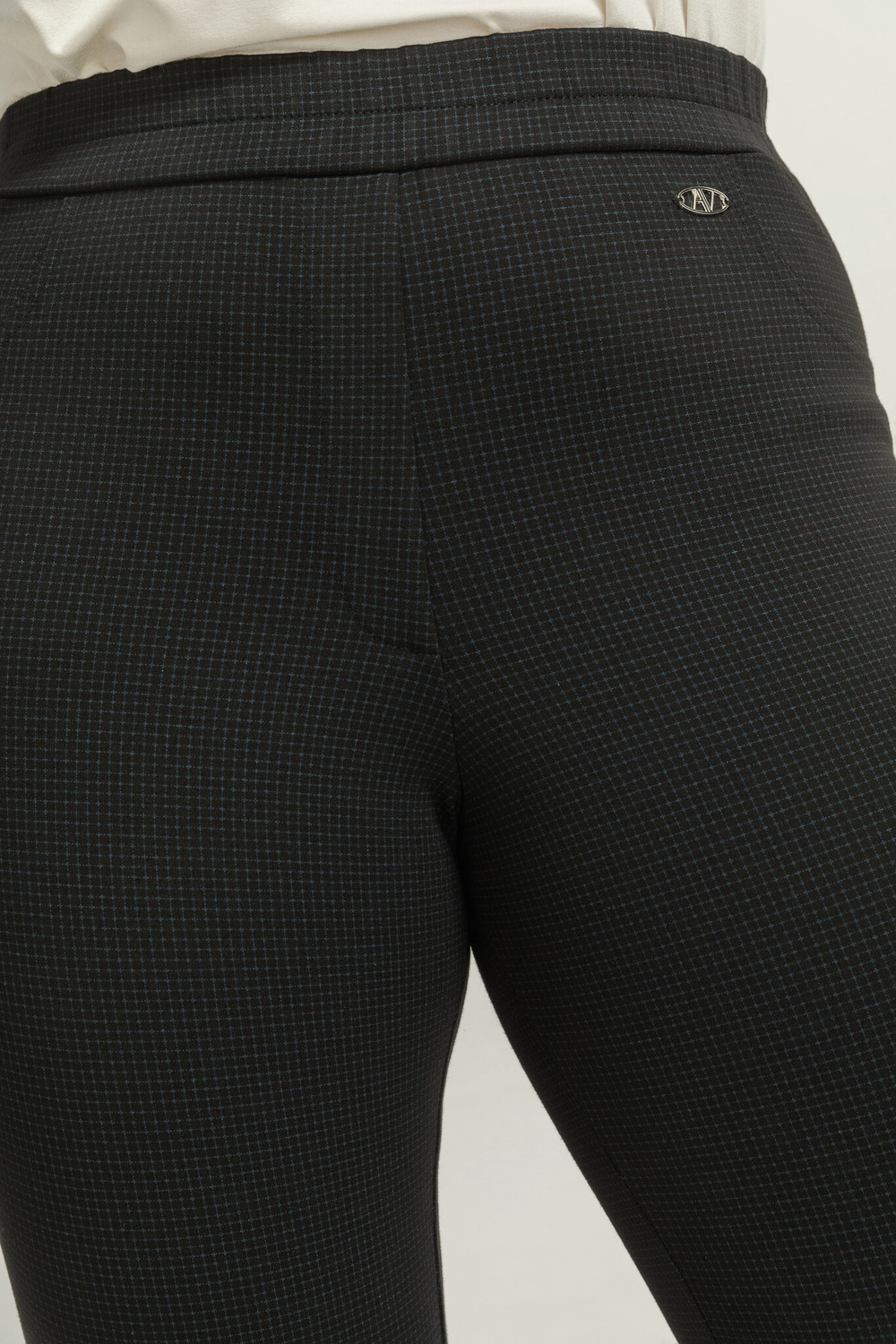 Брюки Averi из плотного вискозного джерси.