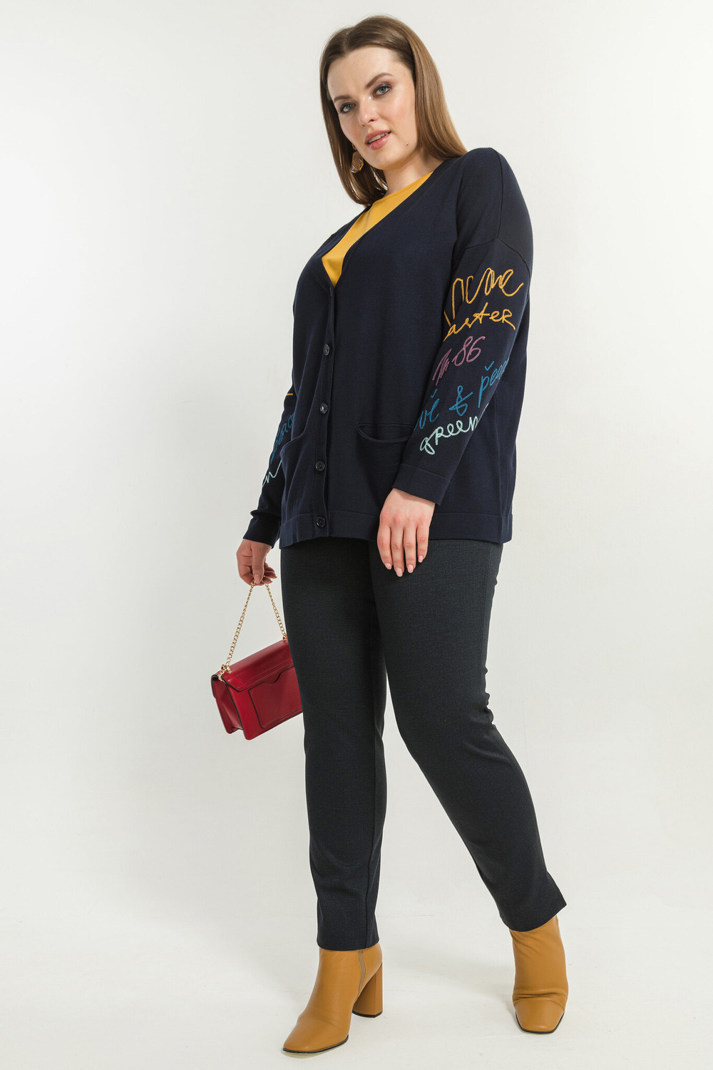 Кардиган Averi из мягкой вискозной пряжи.