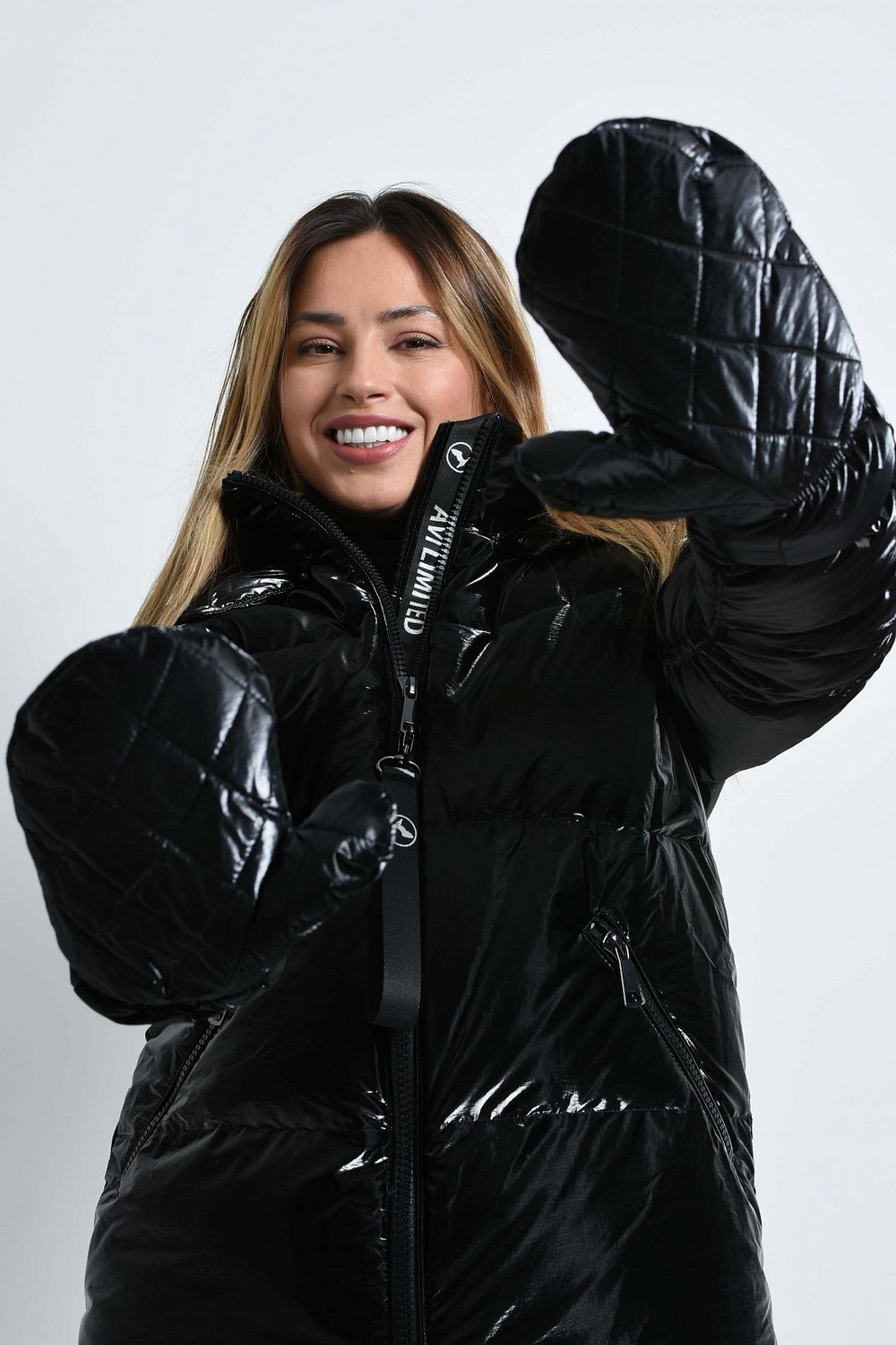 Теплые варежки Avi