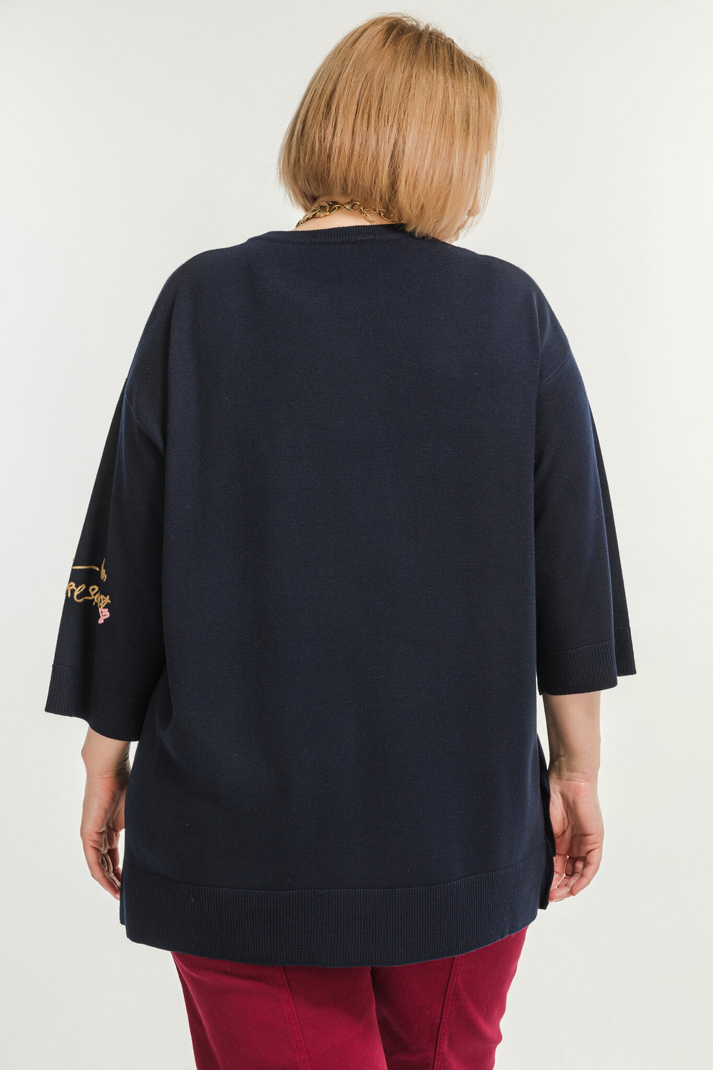 Джемпер Averi из вискозной пряжи прямого силуэта.