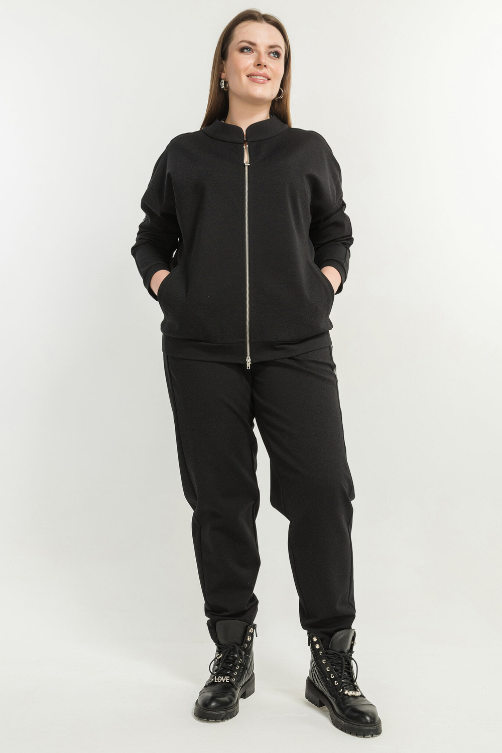 Брюки Averi из плотной ткани прямого слегка зауженного силуэта.