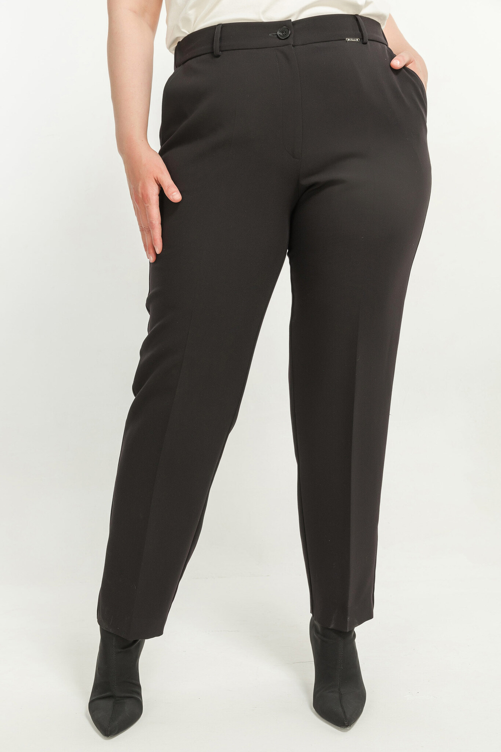 Брюки Averi из плотной поливискозы.